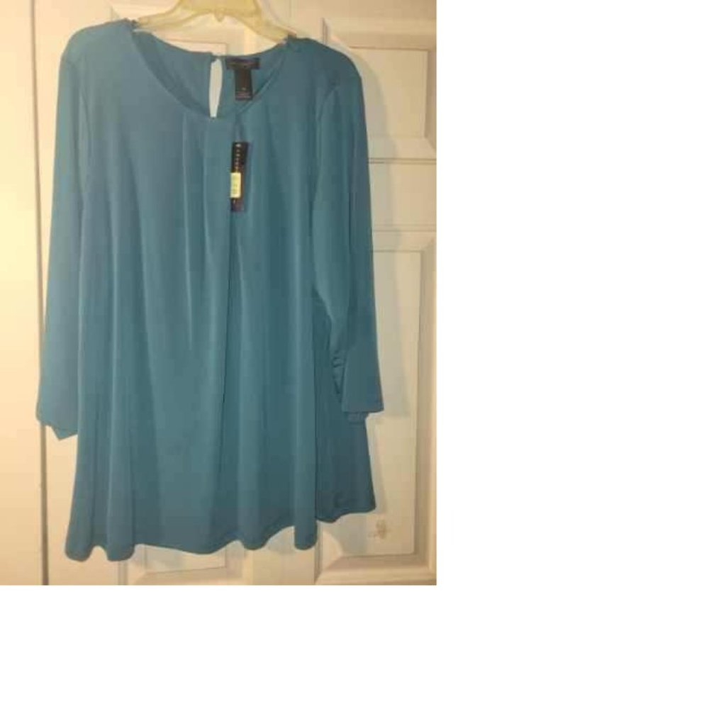 New never worn Investments II Emerald dress blouse